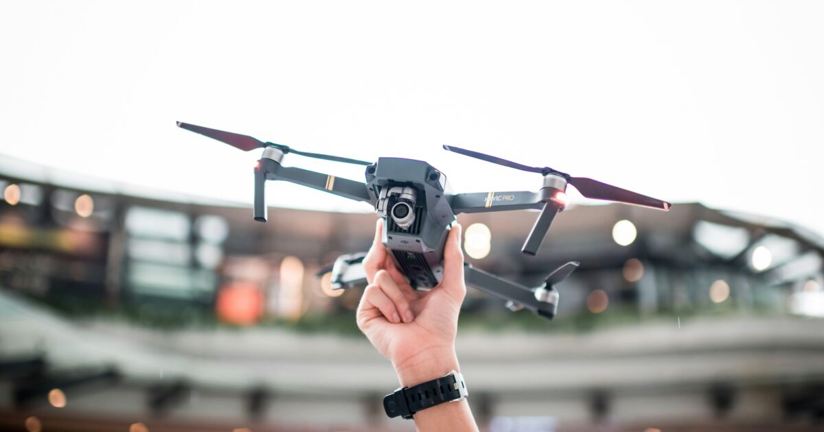 商業施設で掲げられたMavic Proドローン